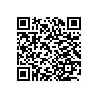 时尚办公家具品牌展厅内看家具的