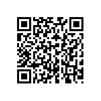 时尚办公家具品牌展厅内看家具的