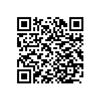 时尚办公家具品牌展厅内看家具的
