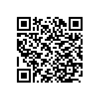 时尚办公家具品牌展厅内看家具的
