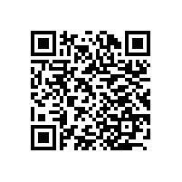 时尚办公家具品牌展厅内看家具的